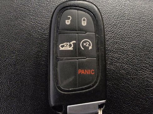 Used 2019 Jeep Cherokee Limited FWD image 32