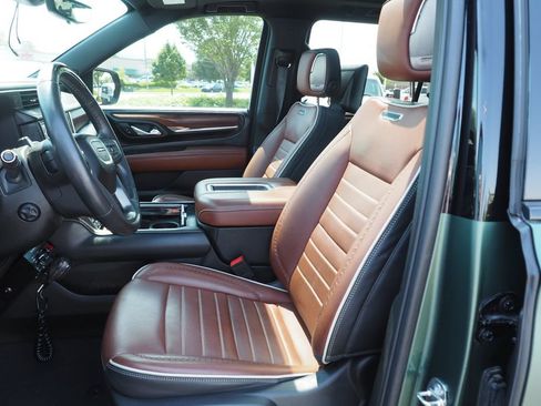 Used 2024 GMC Yukon XL Denali Ultimate AWD/4WD image 14
