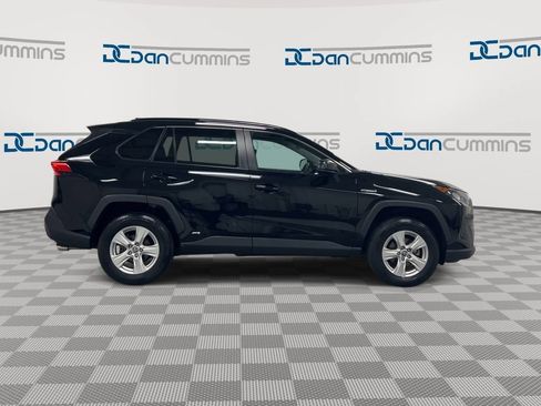 Used 2021 Toyota RAV4 LE AWD/4WD image 9