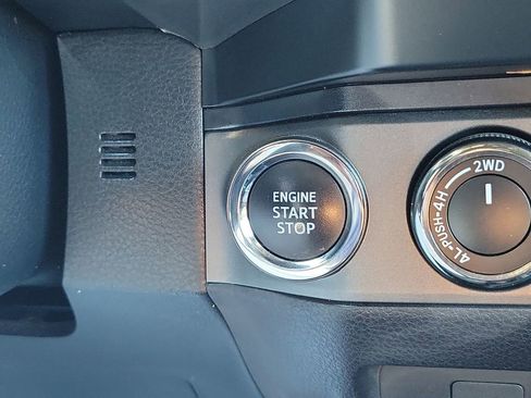 Used 2019 Toyota Tacoma TRD Off-Road image 37