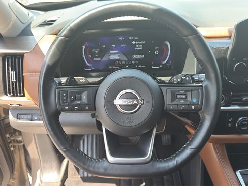 Used 2024 Nissan Pathfinder Platinum FWD image 34