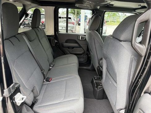 Used 2026 Jeep Wrangler Unlimited Sahara AWD/4WD image 19