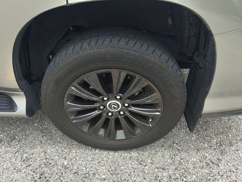 Used 2023 Lexus GX 460 Premium w/ Accessory Package AWD/4WD image 8