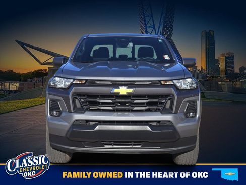 Used 2024 Chevrolet Colorado LT w/ LT Convenience Package II image 2