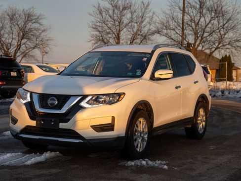 Used 2018 Nissan Rogue SV image 3