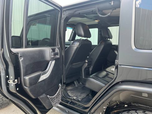 Used 2013 Jeep Wrangler Unlimited Rubicon AWD/4WD image 12