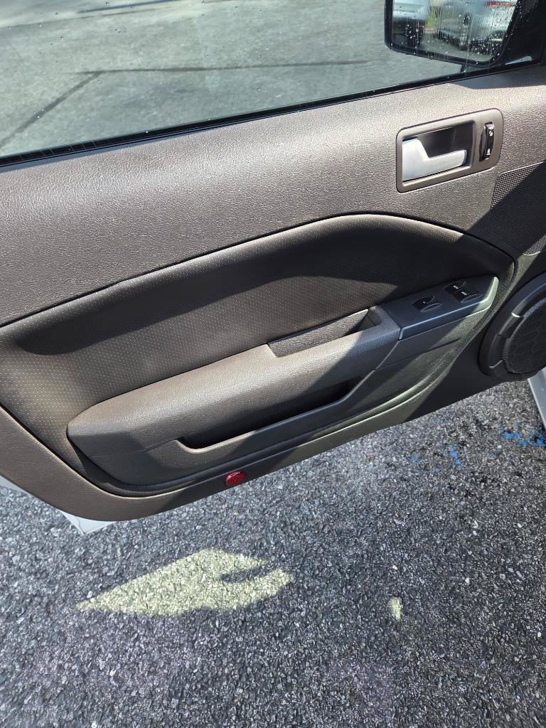 Used 2006 Ford Mustang GT RWD image 9