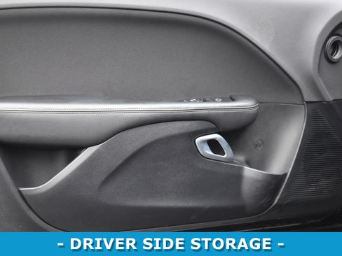 Used 2015 Dodge Challenger SXT image 5