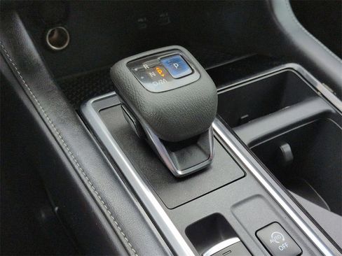 Used 2022 Nissan Pathfinder SV image 11