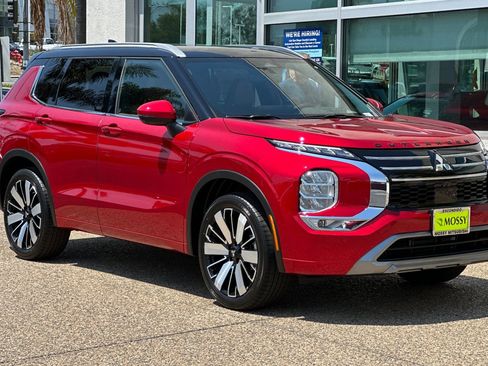 New 2025 Mitsubishi Outlander SEL image 2