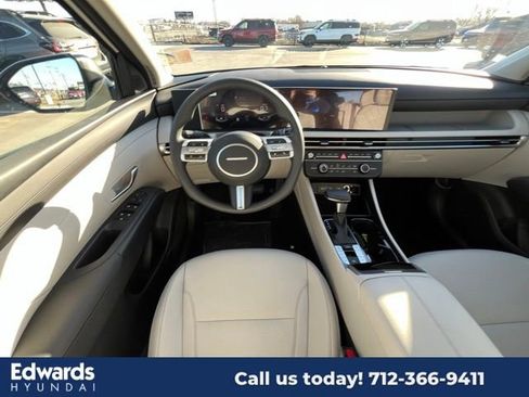 New 2025 Hyundai Tucson SE image 13