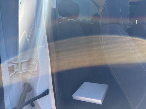 Used 2016 Chevrolet Colorado LT image 26