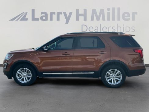 Used 2017 Ford Explorer XLT w/ Equipment Group 202A image 2