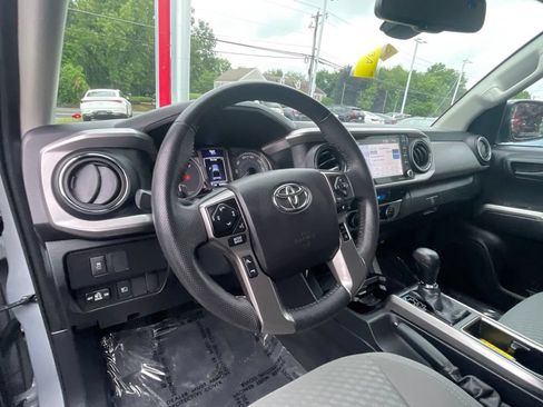 Used 2021 Toyota Tacoma SR5 AWD/4WD image 9