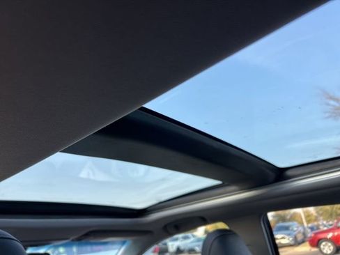 Used 2018 Toyota Camry XSE image 9