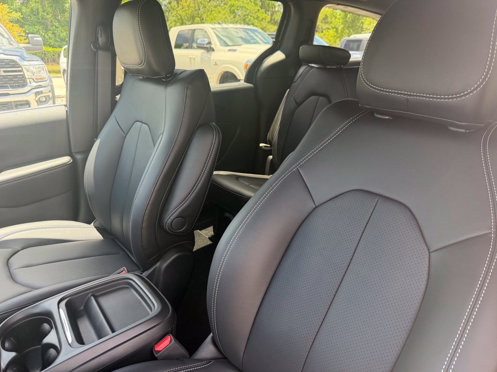New 2027 Chrysler Pacifica Select w/ Family Tech Group FWD image 24