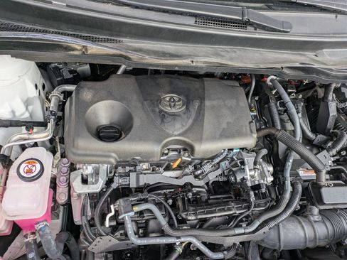 Used 2025 Toyota Sienna LE image 34