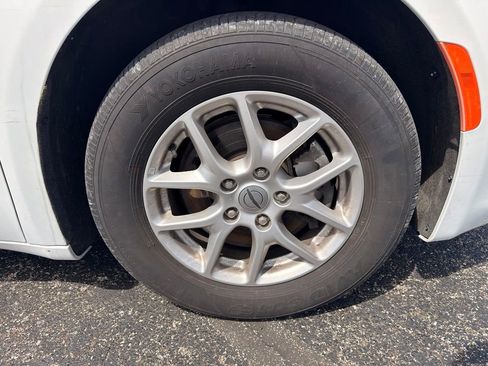 Used 2022 Chrysler Voyager LX FWD image 12