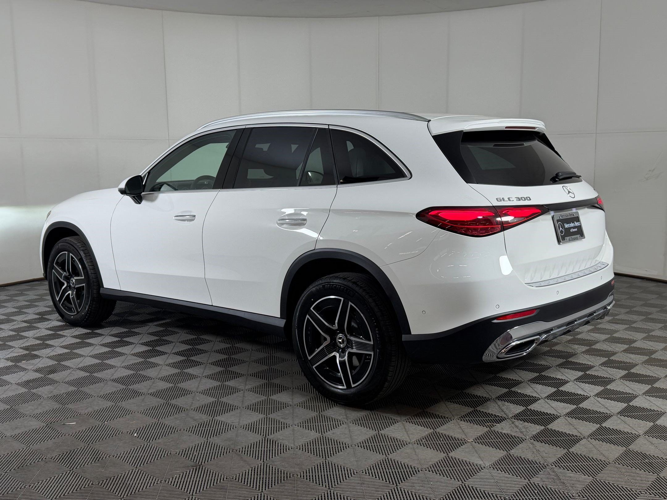 Used 2026 Mercedes-Benz GLC 300 4MATIC image 3