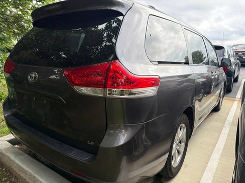 Used 2013 Toyota Sienna LE FWD image 3