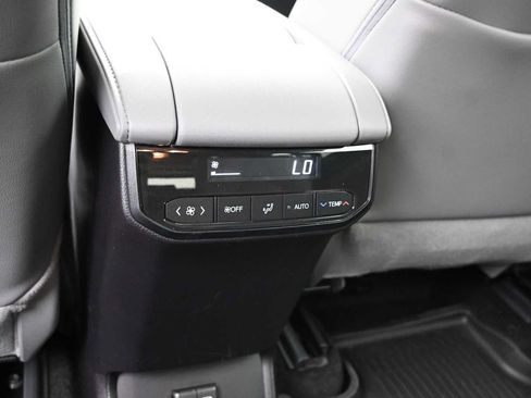 Used 2026 Toyota Highlander XLE AWD/4WD image 14