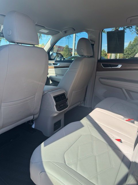 Used 2024 Volkswagen Atlas SE FWD image 8