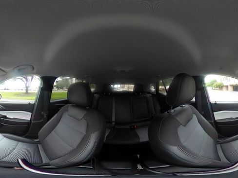 Used 2025 Chevrolet Trax LT FWD image 37