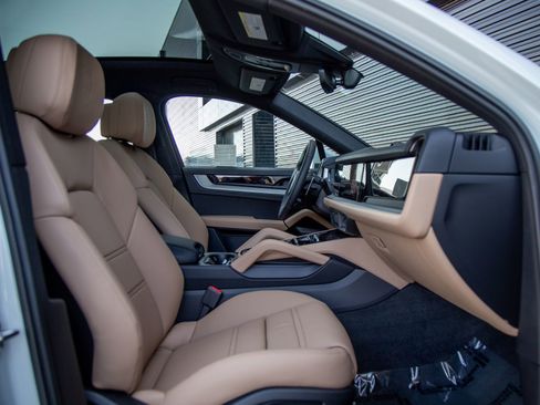 New 2026 Porsche Cayenne Coupe AWD/4WD image 26