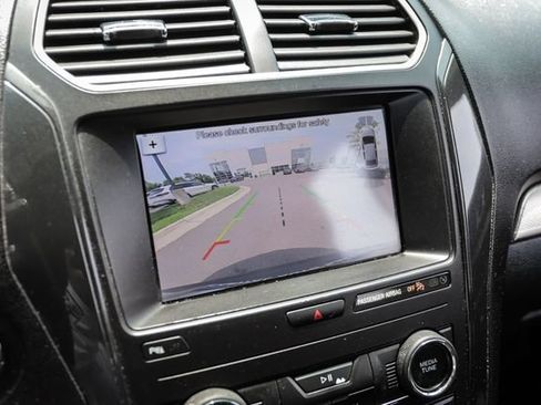 Used 2019 Ford Explorer XLT w/ Equipment Group 201A FWD image 41