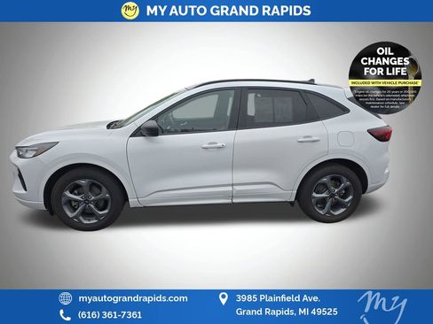 Used 2023 Ford Escape ST-Line w/ Tech Pack #1 AWD/4WD image 4