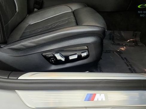 Used 2022 BMW 750i xDrive w/ M Sport Package AWD/4WD image 33