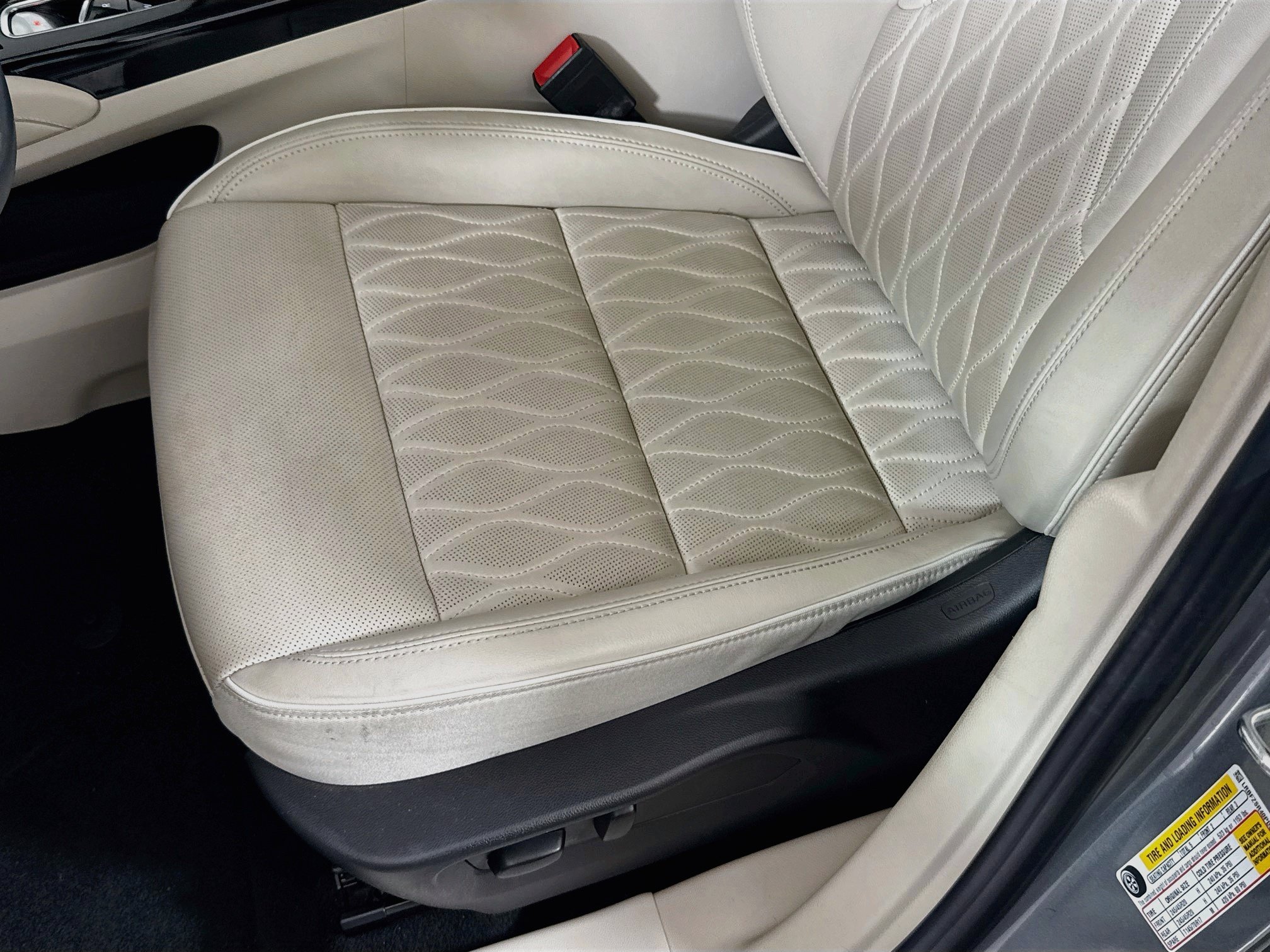 Used 2023 Buick Envision Avenir AWD/4WD image 22