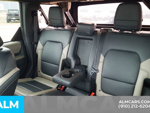 Used 2023 Ford Bronco Wildtrak image 17