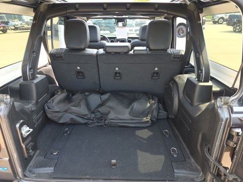 Used 2022 Jeep Wrangler Unlimited Rubicon 4xe w/ Cold Weather Group AWD/4WD image 11