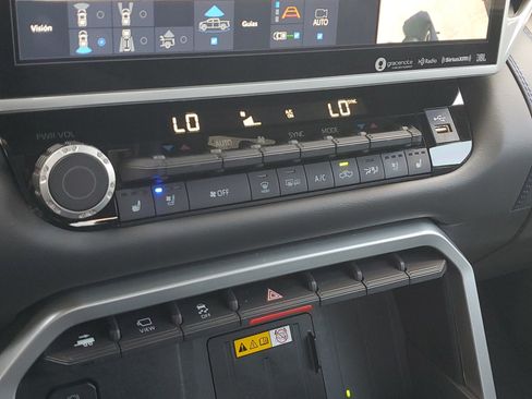 Used 2024 Toyota Tundra Platinum RWD image 30
