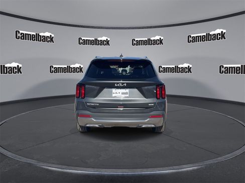 Certified 2025 Kia Sorento EX image 6