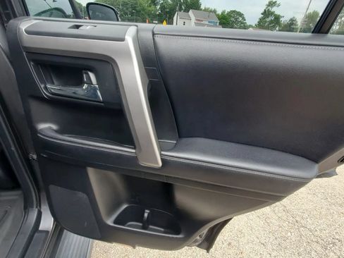 Used 2019 Toyota 4Runner SR5 Premium AWD/4WD image 33