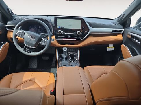 New 2026 Toyota Highlander Platinum AWD/4WD image 10