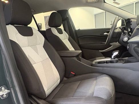 Used 2025 Chevrolet Trax LS w/ LS Convenience Package FWD image 15