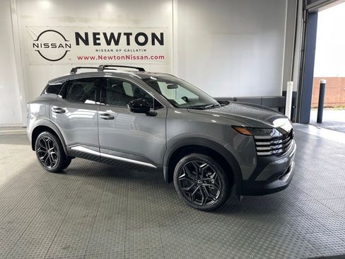 New 2026 Nissan Kicks SR w/ Cold Weather Package image 2