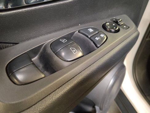 Used 2021 Nissan Kicks SV FWD image 27