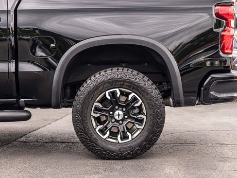 Used 2022 Chevrolet Silverado 1500 ZR2 w/ Technology Package AWD/4WD image 8