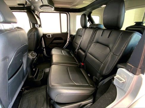 Used 2022 Jeep Wrangler Unlimited Sahara image 24