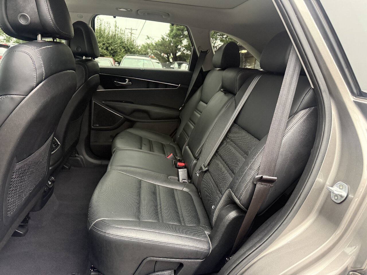 Used 2016 Kia Sorento SX FWD image 11