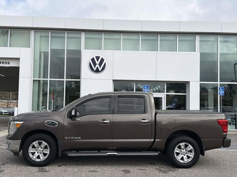Used 2017 Nissan Titan SV image 31