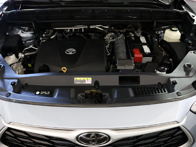 Used 2021 Toyota Highlander XLE AWD/4WD image 37