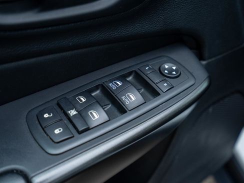 Used 2020 Jeep Cherokee Trailhawk AWD/4WD image 15