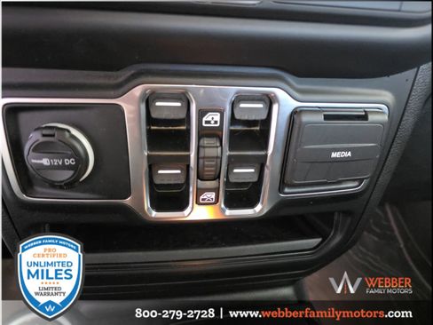 Used 2023 Jeep Gladiator Sport AWD/4WD image 17