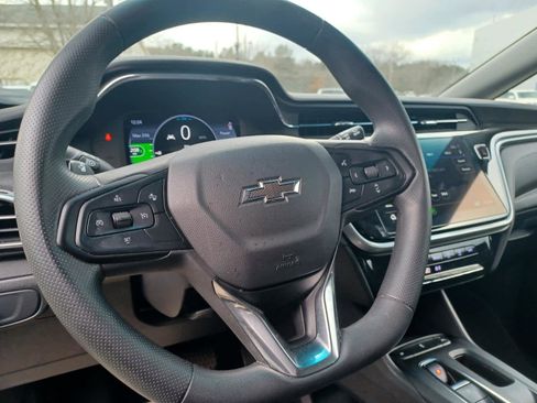 Used 2023 Chevrolet Bolt LT image 9