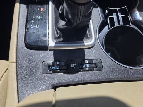 Used 2019 Toyota Highlander Limited FWD image 23